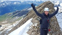 Pilot cantik ini juga telah menahlukan Bernese Alpn yang berada di Swiss. Cool!(pilotemilie/Instagram)