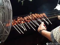 Sate Kardjan: Enak Tenan! Sate Kambing Klaten Legendaris Racikan Pak Kardjan