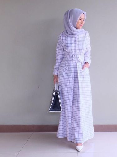 Tips Busana untuk Tubuh Mungil ala Restu Anggraini.