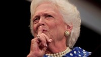 1 Agustus 2000. Barbara Bush sebelum berbicara di konvensi Partai Demokrat di Philadelphia (Foto: Dok. REUTERS/File Photo)