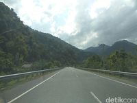 Jalan mulus menuju Gunung Geurutee (Agus/detikTravel)