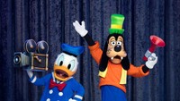 Pembukaan Disney on Ice sendiri dibuka oleh Goofy dan Donald Duck. Foto: DME Asia