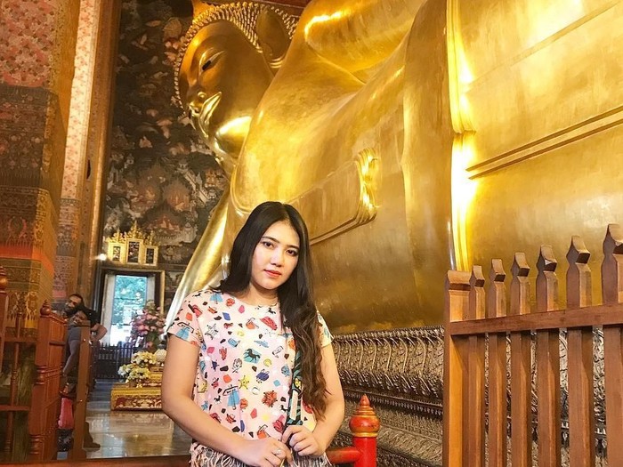 Jalan-jalan di Bangkok, Via Vallen Lihat Patung Buddha Tidur
