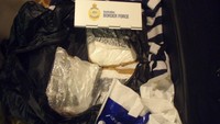 Barang bukti kokain yang disita dari Melina Roberge, Isabelle Lagace, dan Andre Tamine. Barang bukti ini ditemukan anjing K-9 polisi Australia di kabin Roberge dan Lagace.  (dok. AFP)