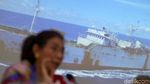 Menteri Susi Kembalikan 20 ABK Kapal Buron Interpol ke Keluarga