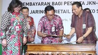 Kerjasama itu ditandai dengan penandatangaan kerja sama implementasi pembayaran autodebet antara Bank BRI dengan BPJS Kesehatan di Jakarta, Rabu (18/4).  Foto: dok. BRI