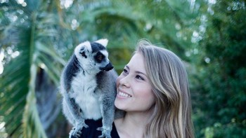 Bindi akrab dengan segala macam jenis hewan. Foto: Instagram