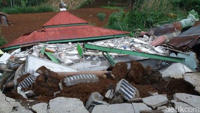 Penampakan Kerusakan Akibat Gempa di Banjarnegara