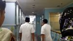 Momen Sandiaga Jenguk Ojol yang Ditabrak Model Tiara