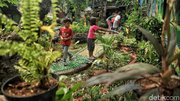 Nyamannya Ruang Terbuka Hijau di Rawa Badak Jakut