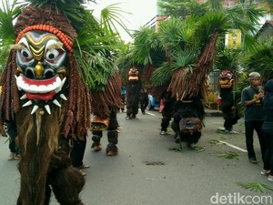 Topeng Menyeramkan Bebegig Ciamis dan Legenda Pembasmi Hama