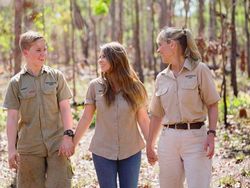 Potret Si Cantik Putri Steve Irwin Gaul dengan Hewan Liar