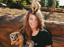 Potret Si Cantik Putri Steve Irwin Gaul dengan Hewan Liar