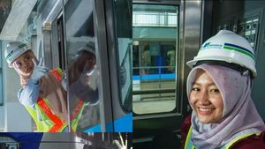 Foto: Senyum Manis Masinis Perempuan Pertama MRT