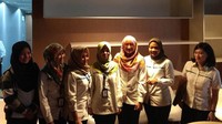 Saat ini ada 3 masinis wanita yang telah menyelesaikan diklat yang disediakan, sedangkan 3 lagi masih ada di Malaysia dan diklat di Madiun. Trio Hamdani/detikcom.