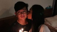 Pesinetron Nicky Tirta membawa kabar mengejutkan. Ia tiba-toba diketahui menggugat cerai sang istri, Liza Elly. (Dok. Instagram/nickytirta)