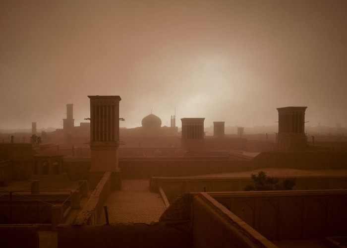 A sandstorm approaches in Yazd, Iran April 16, 2018 in this image obtained from social media. Picture taken April 16, 2018. Matthias Schmidt via REUTERS ATTENTION EDITORS - THIS IMAGE WAS PROVIDED BY A THIRD PARTY. NO RESALES. NO ARCHIVES. MANDATORY CREDIT: MATTHIAS SCHMIDT     TPX IMAGES OF THE DAY