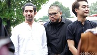 Selain itu adapula Reza Rahadian dan sutradara Joko Anwar. Pool/Palevi S/detikFoto.