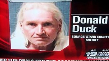 Ngefans sama donal bebek nih orangtuanya. (Foto: Internet)