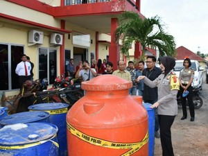 Pabrik Miras Oplosan di Sumsel Digerebek, Omzet Rp 20 Juta/Hari