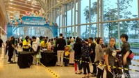 Banyak pengunjung yang mengantre untuk memasuki tempat pertunjukan tersebut. Foto: Disney on Ice (Tia Agnes Astuti/detikHOT)