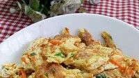 Telur dadar dengan paduan campuran sayuran seperti wortel. Telur dadar seperti ini menyehatkan juga yaa. Foto: Instagram @lindacen_cen