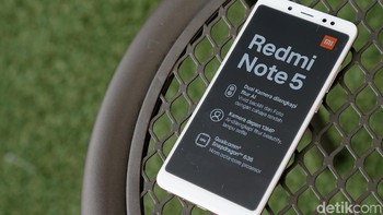 Sang empunya ponsel ini diklaim akan merasakan pengalaman fotografi yang mumpuni dari kamera Redmi Note 5, karena katanya kecerdasan buatan ditempatkan di dua titik, yakni di kamera depan dan kamera belakang. Foto: Muhammad Ridho