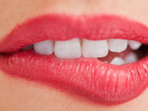 Cara Membaca Pikiran Orang dengan Memperhatikan Gerakan Bibirnya