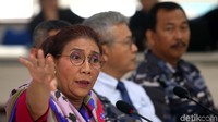 Menteri KKP Susi Pudjiastuti bersama Satgas 115 memberi pernyataan pers di Gedung KKP, Jakarta, Rabu (18/4).