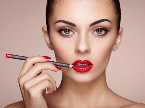 Cara Membaca Pikiran Orang dengan Memperhatikan Gerakan Bibirnya