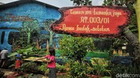 Warga lalu berinisiatif merombak tempat pembuangan sampah tersebut menjadi Ruang Terbuka Hijau.