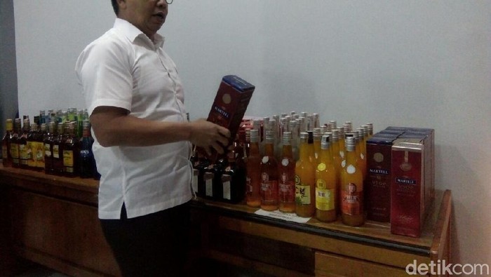 Penjual Miras Oplas Merek Impor Ditangkap