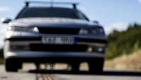 Pemerintah Swedia menyediakan track atau jalur khusus kendaraan listrik sepanjang 2 km. Dengan rute terminal kargo di Stockholm Arlanda airport hingga Rosersberg. Foto: eRoadArlanda