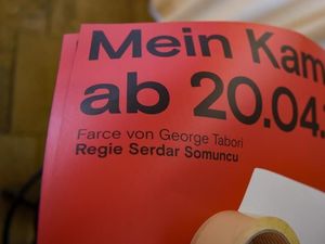 Di Jerman Bisa Nonton Teater Gratis Jika Mau Pakai Lambang Swastika