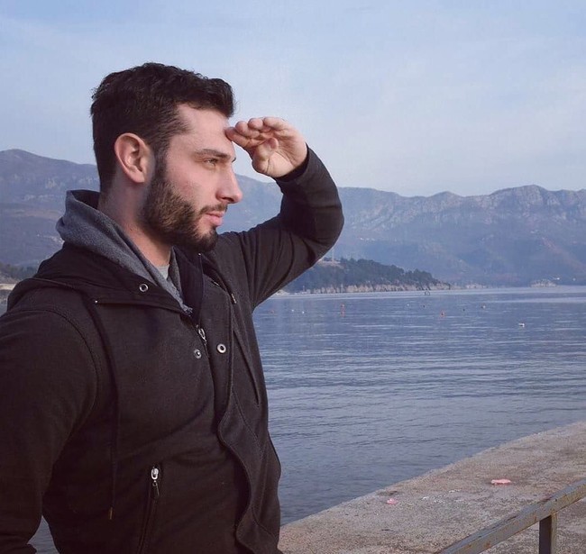 Anton Lucanus merupakan pemegang gelar sarjana sains dalam bidang anatomi dan biologi manusia dari The University of Western Australia. Dia pernah menjalani pertukaran pelajar dan belajar di bidang biologi molekuler Universitas Gadjah Mada (UGM) Yogyakarta, menjalani kursus singkat biologi molekuler di University of California, Los Angeles-AS, hingga menjadi peneliti riset di Lembaga Eijkman Jakarta.  Foto: Dok. Instagram flamingbutterfly