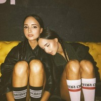 Dua wanita kembar yang tegah menuntut ilmu di universitas itu pun dikatakan telah mendekati pebisnis dan politisi lokal. Foto: Instagram Alina Fakhteeva