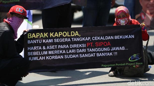 Massa menuntut polis cepat selesaikan kasus penipuan ini