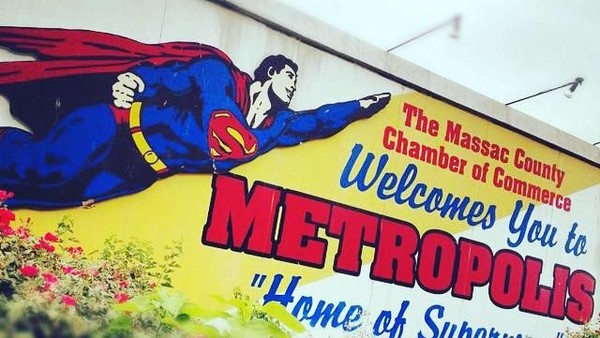 Foto : Superman banyak terpampang di kota ini. Bahkan Metropolis punya slogan Home of Superman (halcyon_heart_official/Instagram)