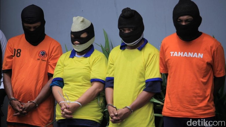 Pasal Pembunuhan dan Pemiskinan Menanti Bos Miras Oplosan Pasal Pembunuhan dan Pemiskinan Menanti Bos Miras Oplosan