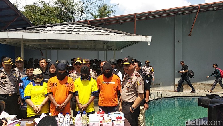 45 Orang Tewas, Ini Isi Miras Oplos Racikan Big Bos Samsudin 45 Orang Tewas, Ini Isi Miras Oplos Racikan Big Bos Samsudin