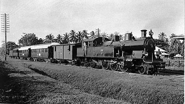 kereta uap pertama di Indonesia 

Kereta api pertama di Indonesia dibangun tahun 1867 di Semarang dengan rute Samarang NIS-Tanggung yang berjarak 26 km, atas permintaan Raja Willem I untuk keperluan militer di Semarang maupun hasil bumi ke Gudang Semarang. Kemudian dalam melayani kebutuhan akan pengiriman hasil bumi dari Indonesia, maka Pemerintah Kolonial Belanda sejak tahun 1876 telah membangun berbagai jaringan kereta api, dengan muara pada pelabuhan Tanjung Priok Jakarta dan Tanjung Perak Surabaya.