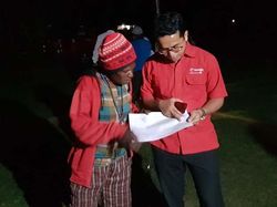 Jemput Bola Registrasi SIM Card Hingga Pelosok Desa