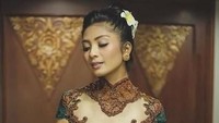 Selain itu Liza Elly juga masih aktif sebagai model. (Dok. Instagram/lizaellyp)