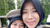 Rima yang pernah jadi lurah punya cerita soal beda mengondisikan lingkungan dengan turun langsung ke lapangan untuk penertiban (Foto: Dok. Istimewa)