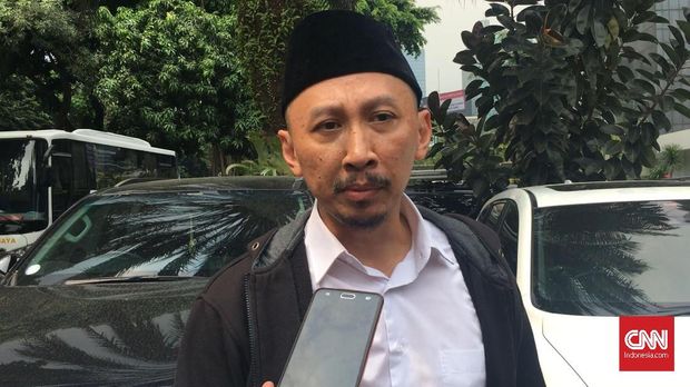 Permadi Arya alias Abu Janda melaporkan ucapan Rocky Gerung 'kitab suci fiksi' ke kepolisian.