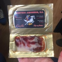 Ingin memberi kartu nama sekaligus memberi sogokan makanan ringan? Bentuknya yang seperti ini mungkin bisa menginspirasi. Foto: taxioviedoRixar/imgur  