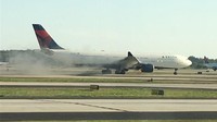 Pesawat dari maskapai Delta Air Lines mendarat darurat di Bandara Internasional Hartsfield-Jackson Atlanta, Rabu (18/4/2018). Dikutip dari NBC News, pesawat tersebut memiliki rute dari Atlanta ke London dan mendarat kembali beberapa saat setelah lepas landas.  (Foto: Dok. nbcnews)
