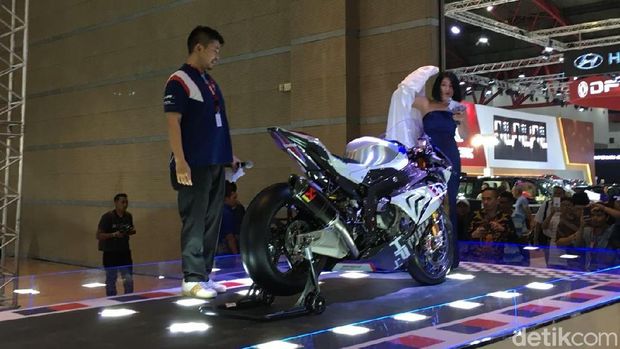 BMW HP4 Race di IIMS 2018