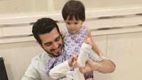 Fachri Albar menjalani proses hukumnya atas kasus narkoba. Dua anaknya dari Renata Kusmanto menjenguknya sebelum menjalani sidang. (Foto: Dok. Instagram/renata711)