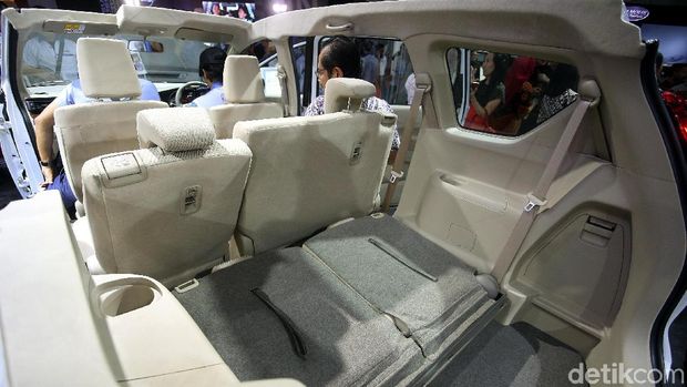 Interior New Ertiga dengan bodi atap yang dipotong